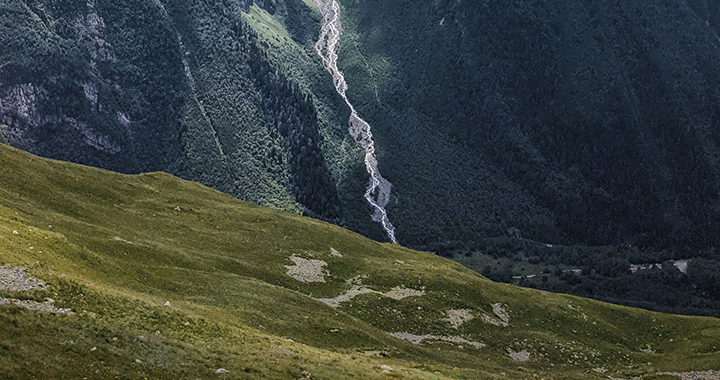 铝材氧化厂家，匠心独运，铸就卓越——探秘铝材氧化行业领军企业（通用2篇）(图1)